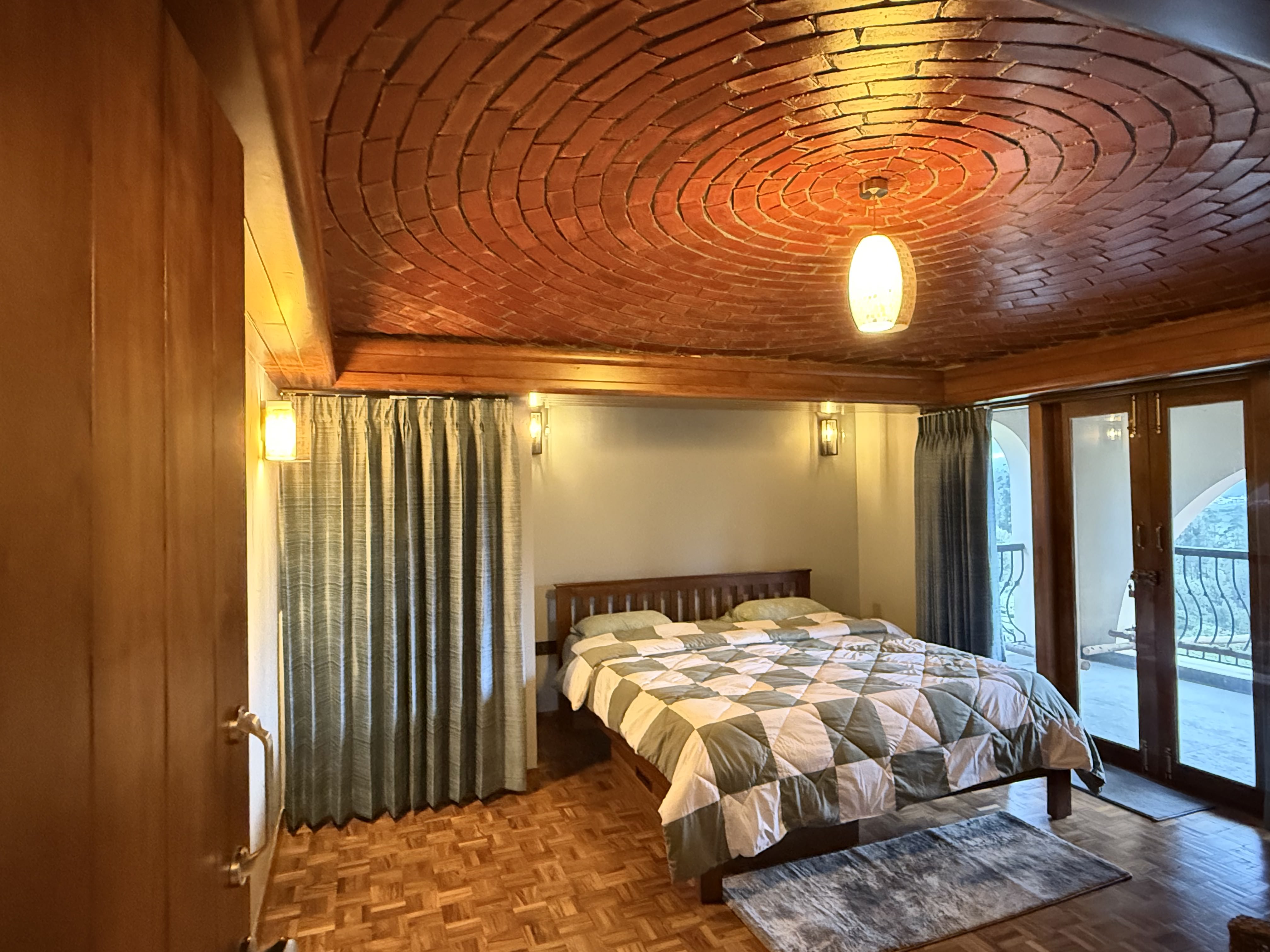 Warm & Cozy Family Lounge