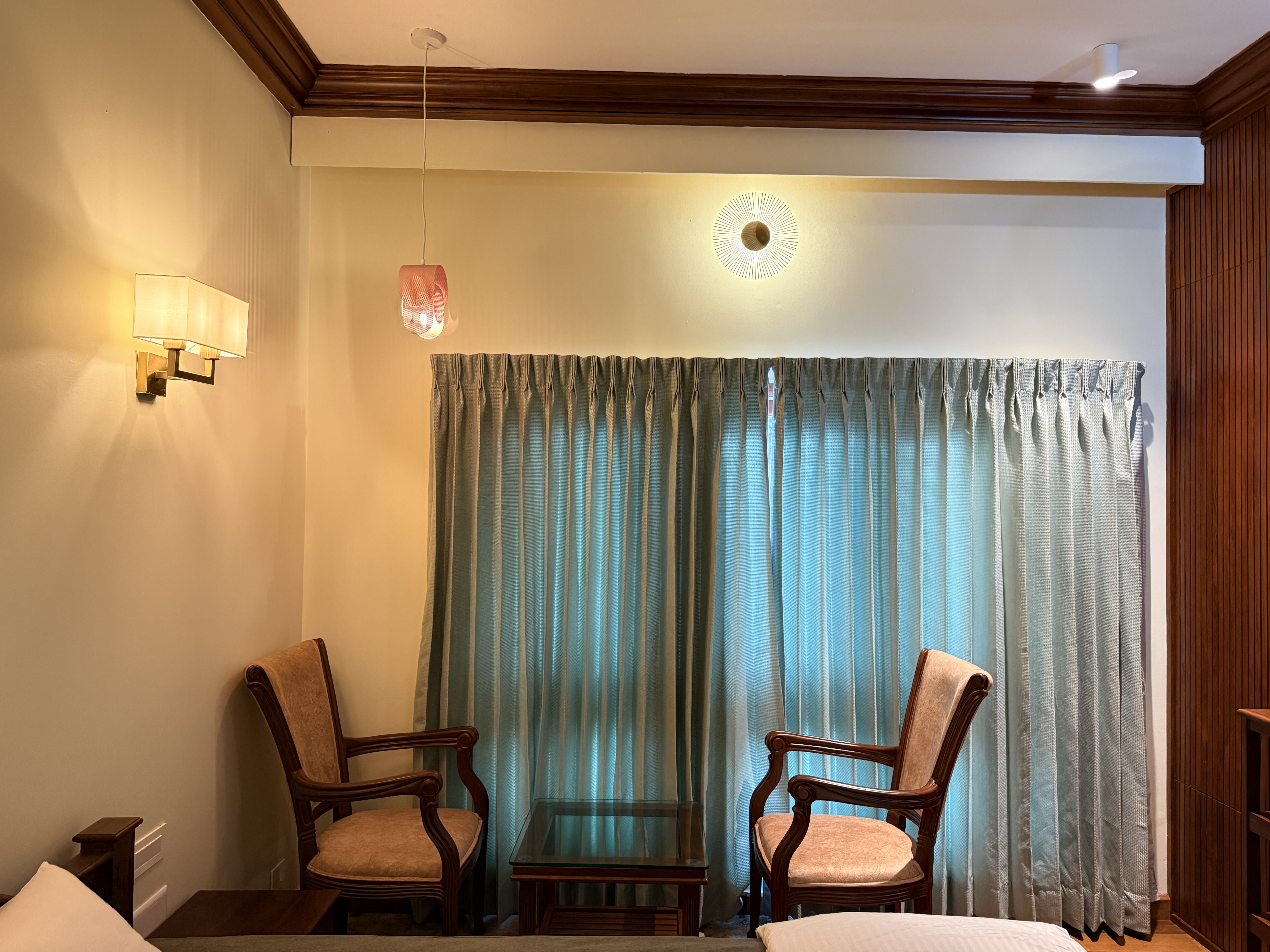 Chic Dining Area Styling